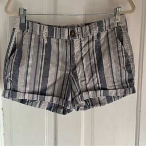Old Navy Women's Shorts Size 6 blue and white stripes with cuff